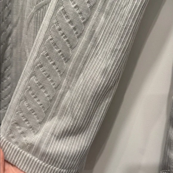 Lululemon grey restless pullover with thumb holes - Picture 3 of 6